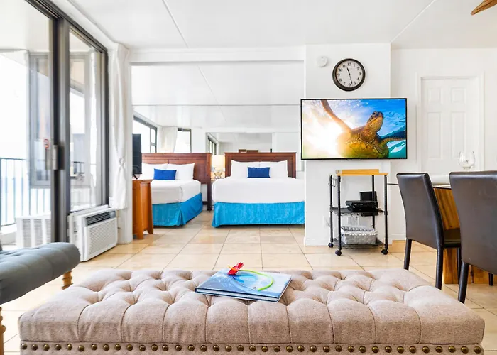 Waikiki Banyan T1-3106