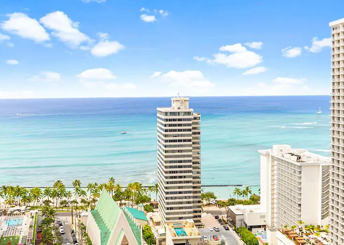 Waikiki Banyan T1-3106