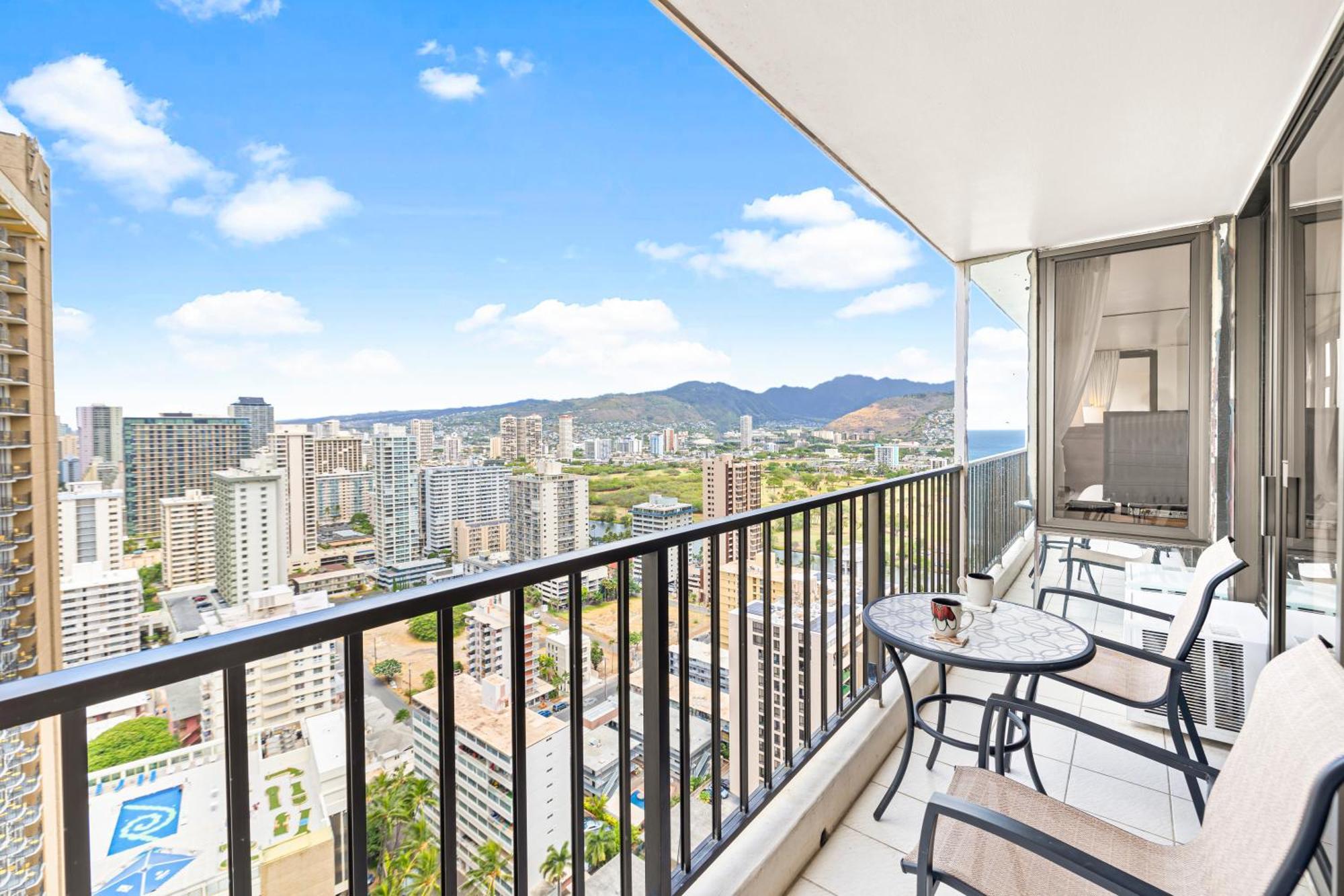 Waikiki Banyan T1-3106
