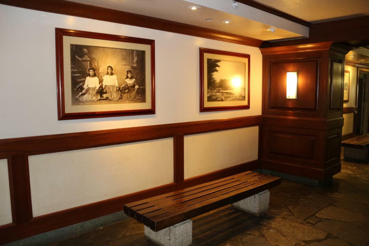 Waikiki Banyan T1-3106