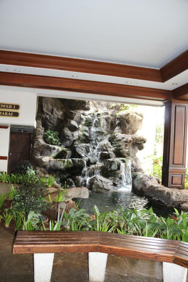 Waikiki Banyan T1-3106